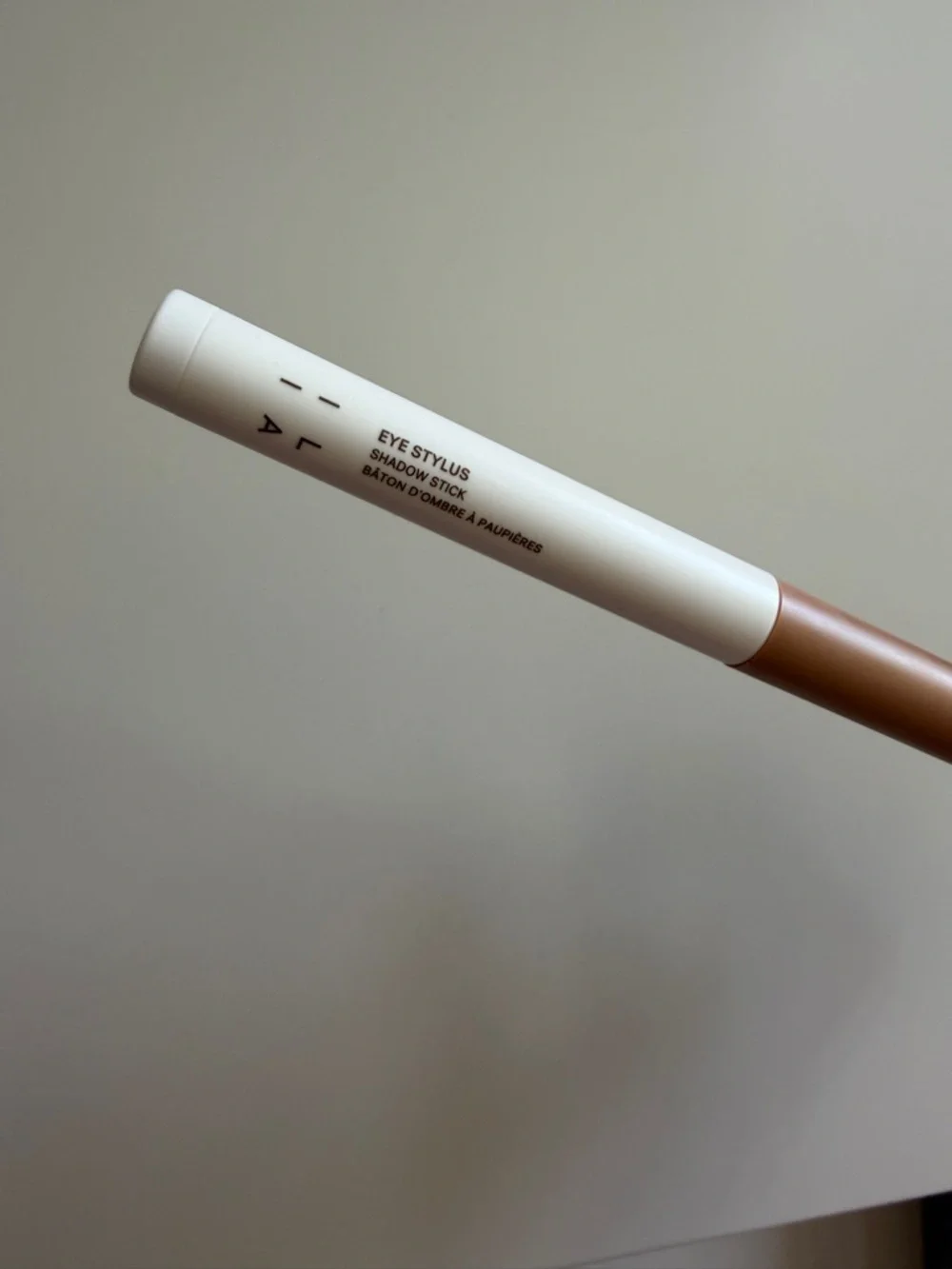 ILIA award winning eye stylus shadow stick in FAUN — Matte Soft Nude Brown